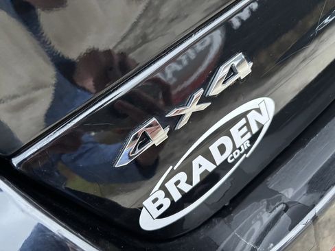 Used 2023 Jeep Grand Cherokee Limited w/ Luxury Tech Group II image 11