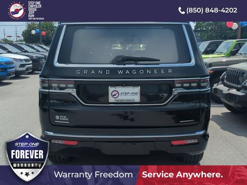 Used 2023 Jeep Grand Wagoneer Series III AWD/4WD image 5