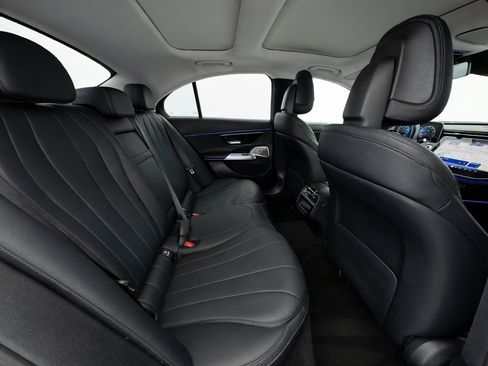 Used 2024 Mercedes-Benz E 350 4MATIC Sedan image 18