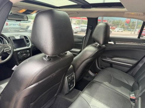 Used 2019 Chrysler 300 Limited AWD/4WD image 21
