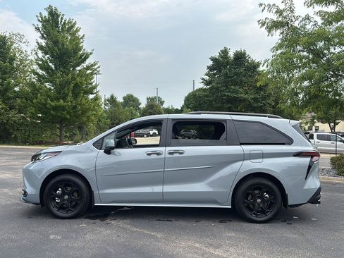 Used 2026 Toyota Sienna XLE Woodland Edition AWD/4WD image 16