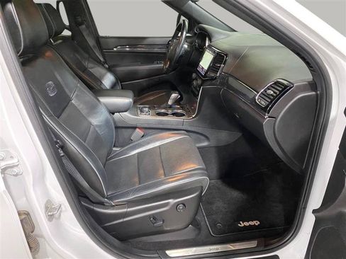 Used 2019 Jeep Grand Cherokee Overland AWD/4WD image 29