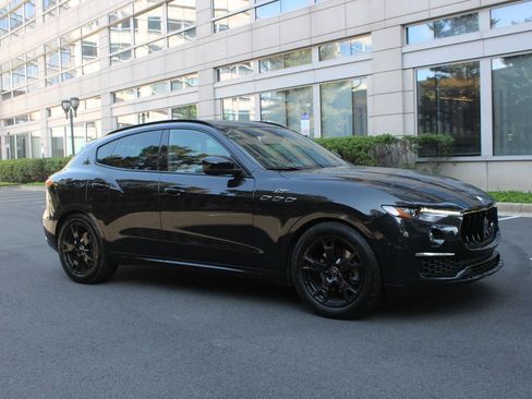 Used 2022 Maserati Levante GT AWD/4WD image 2