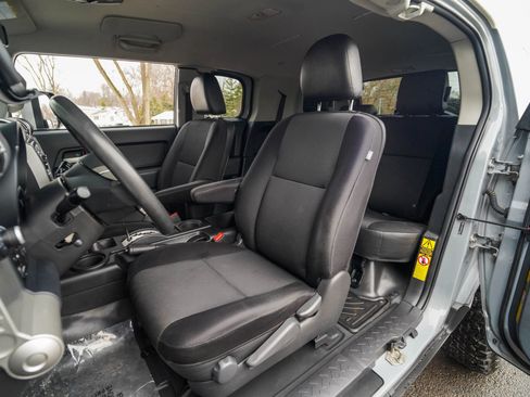 Used 2014 Toyota FJ Cruiser 4WD w/ Convenience Package image 13