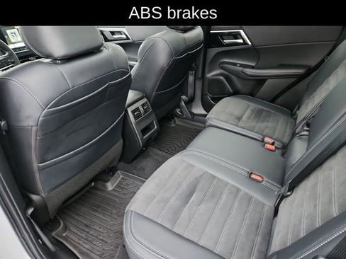 Used 2023 Mitsubishi Outlander SE image 26