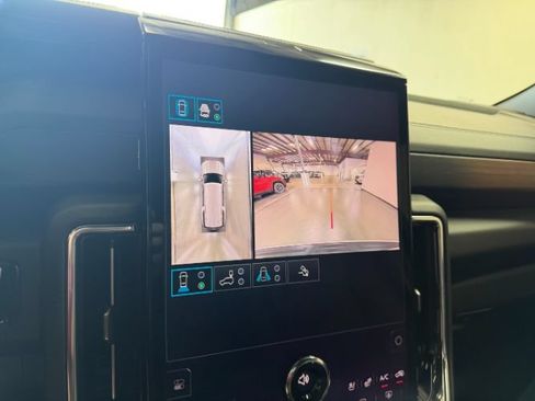 Used 2025 GMC Yukon XL Denali AWD/4WD image 20