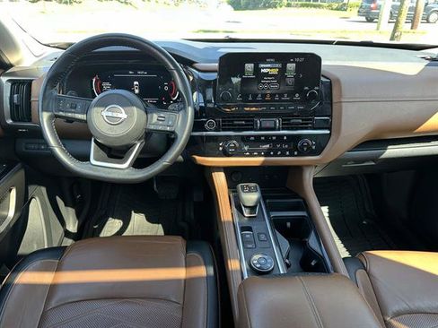 Used 2022 Nissan Pathfinder Platinum AWD/4WD image 11