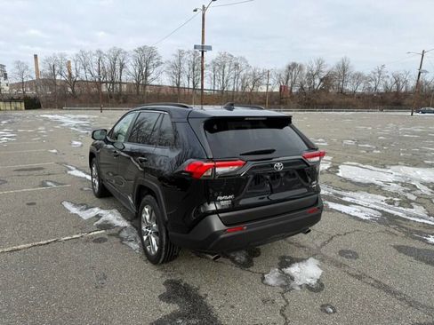 Used 2019 Toyota RAV4 XLE Premium image 7