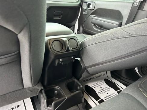 Used 2024 Jeep Gladiator Sport AWD/4WD image 15