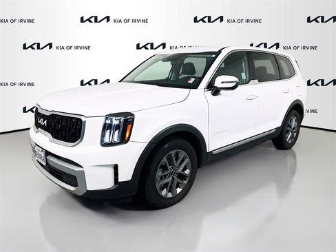 Used 2023 Kia Telluride LX image 3