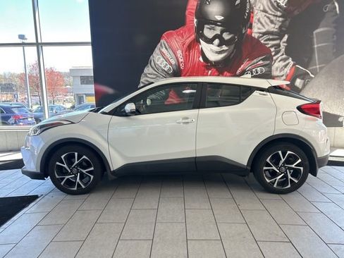 Used 2018 Toyota C-HR XLE image 2