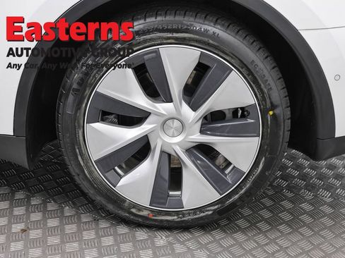 Used 2022 Tesla Model Y Long Range AWD/4WD image 27