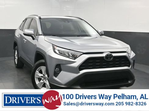Used 2021 Toyota RAV4 XLE w/ Convenience Package FWD image 1