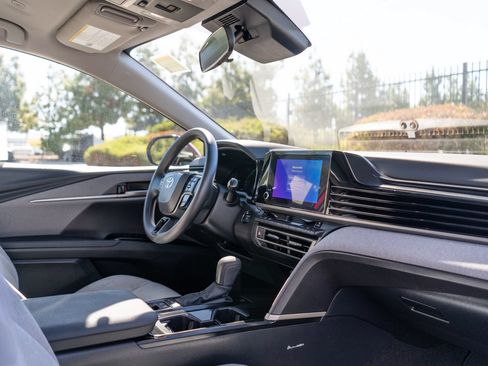 Used 2025 Toyota Camry LE FWD image 28
