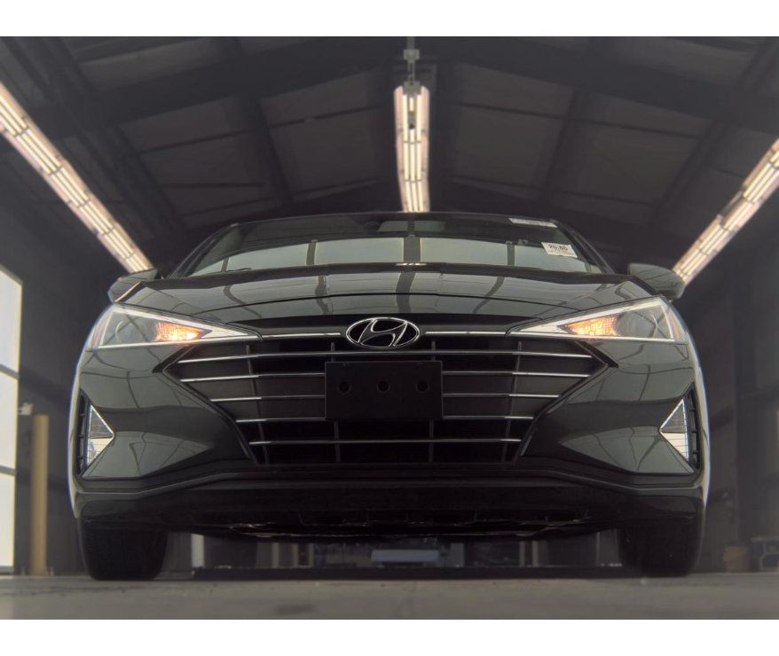 Used 2020 Hyundai Elantra SE FWD image 3