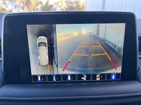 Used 2022 GMC Yukon XL AT4 image 14