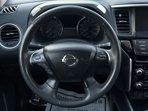 Used 2018 Nissan Pathfinder SV image 37