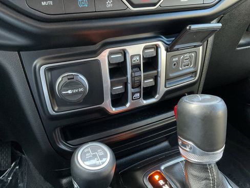 Used 2022 Jeep Wrangler Unlimited Sahara w/ Cold Weather Group image 23