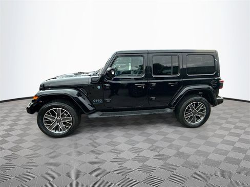 Used 2023 Jeep Wrangler Unlimited Sahara image 9
