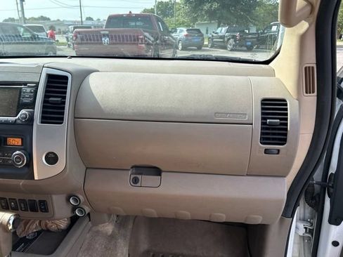 Used 2015 Nissan Frontier SV w/ SV Value Truck Package RWD image 13