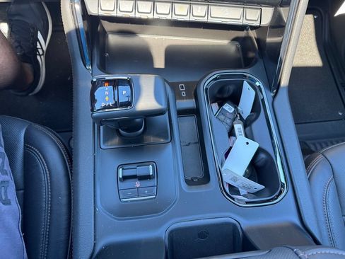 Used 2024 GMC Sierra 1500 AT4 w/ Technology Package AWD/4WD image 21