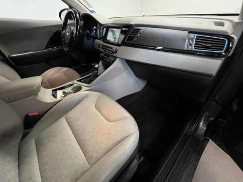 Used 2018 Kia Niro EX FWD image 10
