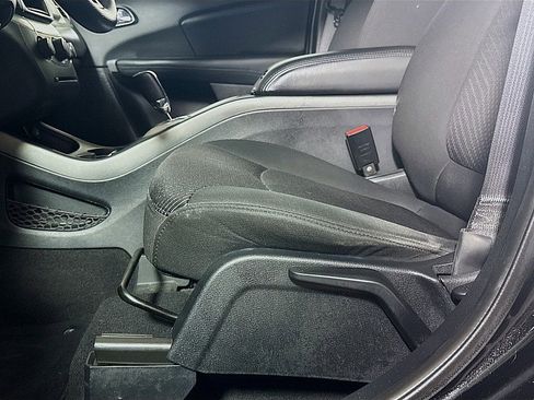 Used 2018 Dodge Journey SE image 18