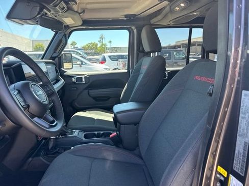 Used 2025 Jeep Wrangler Unlimited Rubicon AWD/4WD image 9