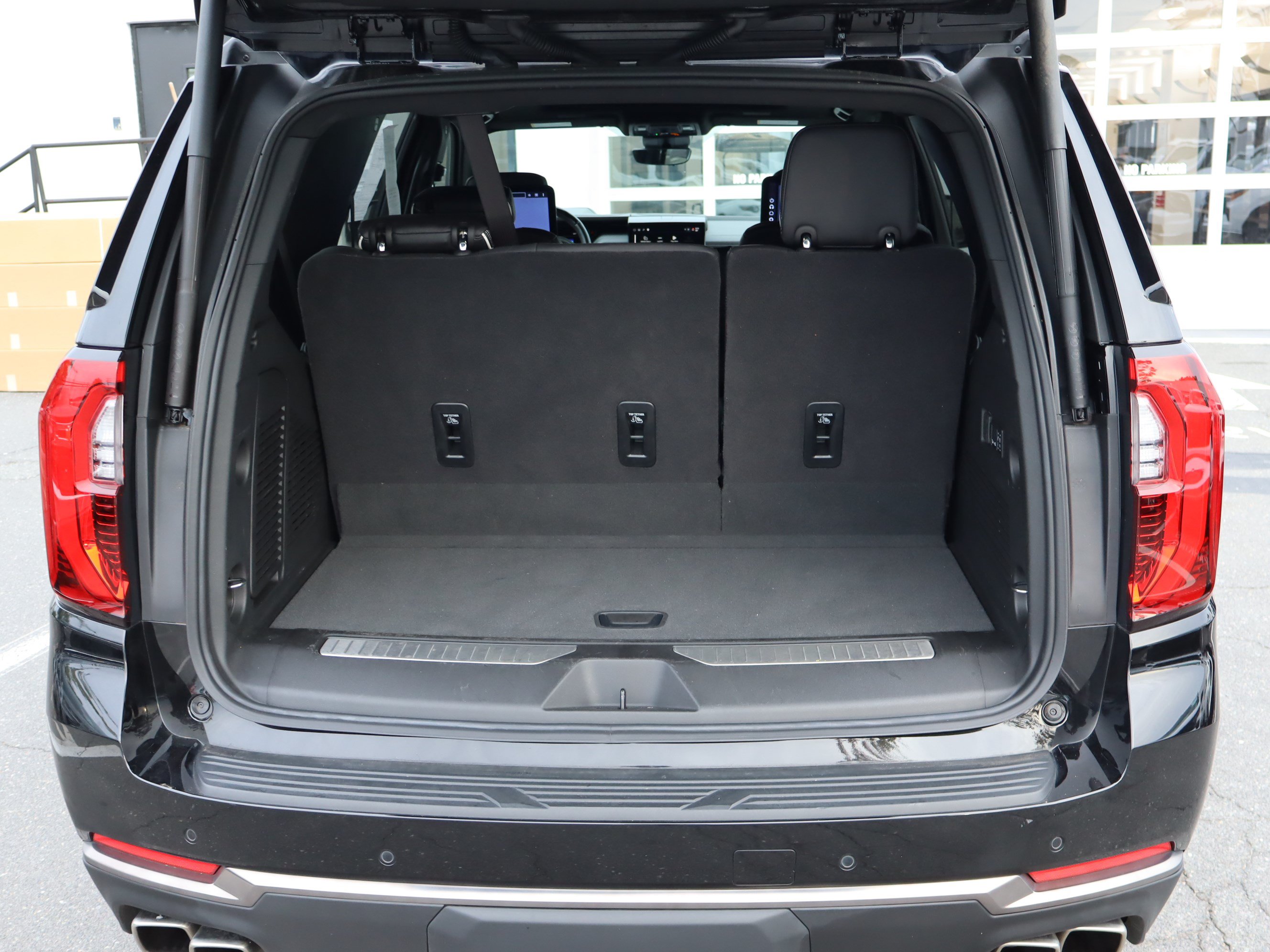 Used 2025 GMC Yukon AT4 Ultimate AWD/4WD image 38