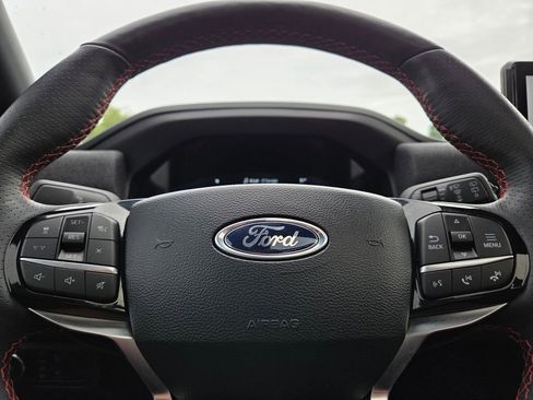 Used 2025 Ford Explorer ST AWD/4WD image 38