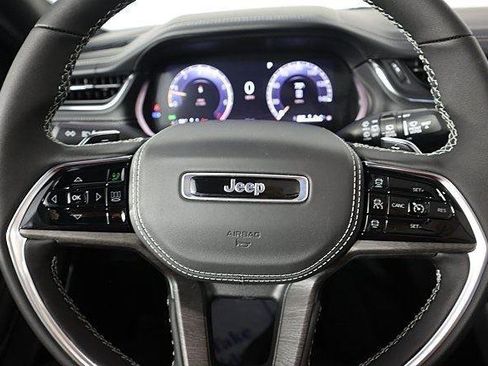 New 2025 Jeep Grand Cherokee Overland AWD/4WD image 11