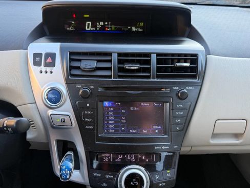 Used 2014 Toyota Prius V Two image 13