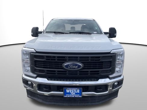 Used 2024 Ford F250 XL w/ XL Chrome Package image 3
