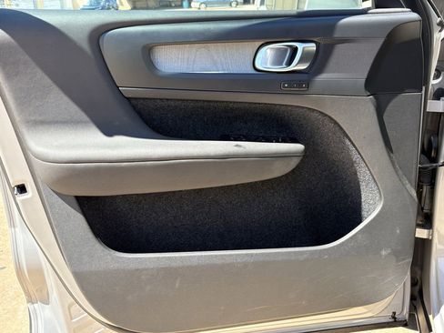 Used 2023 Volvo XC40 B5 Plus w/ Driver Assist Package AWD/4WD image 10