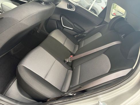 Used 2025 Kia Soul LX w/ LX Technology Package FWD image 23