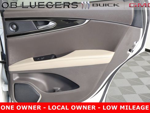 Used 2021 Lincoln Nautilus Reserve image 18