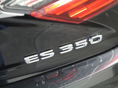 Used 2018 Lexus ES 350 w/ Luxury Package w/Wood Trim image 32