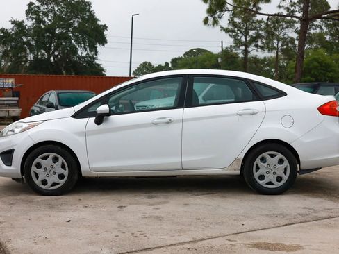 Used 2011 Ford Fiesta SE w/ Super Fuel Economy Pkg FWD image 3