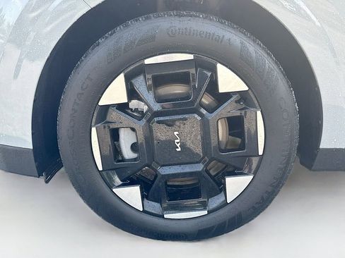 Certified 2026 Kia Carnival EX FWD image 35