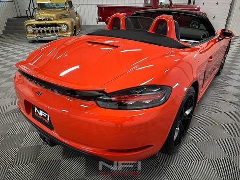 Used 2017 Porsche 718 Boxster image 14