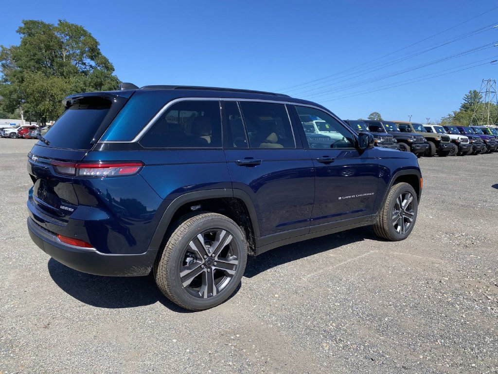 New 2027 Jeep Grand Cherokee Limited AWD/4WD image 3