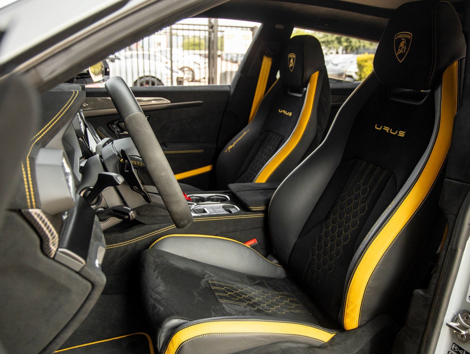 Used 2024 Lamborghini Urus Performante AWD/4WD image 30