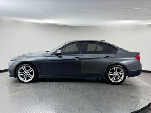 Used 2016 BMW 320i Sedan w/ Sport Package image 3