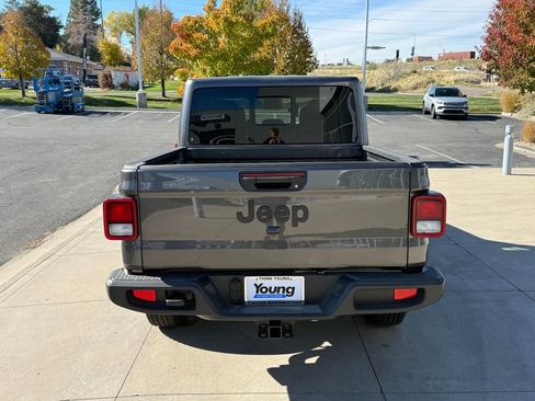 New 2025 Jeep Gladiator Sport image 9