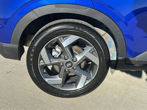 Used 2025 Hyundai Venue SEL image 17