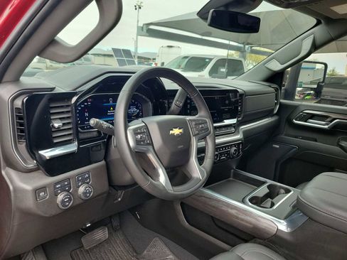 Used 2024 Chevrolet Silverado 2500 LTZ w/ LTZ Convenience Package image 2