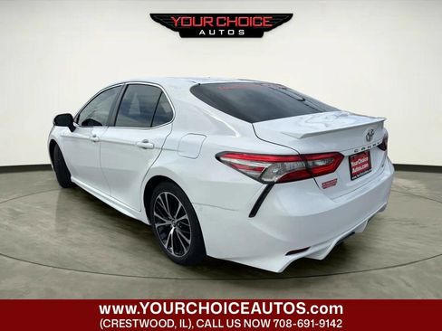 Used 2018 Toyota Camry SE w/ Moonroof Package image 3