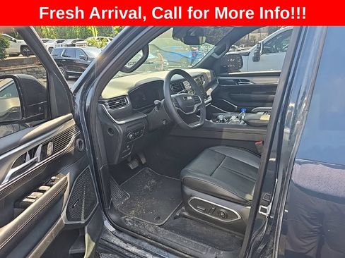 Used 2023 Jeep Wagoneer Series II AWD/4WD image 9