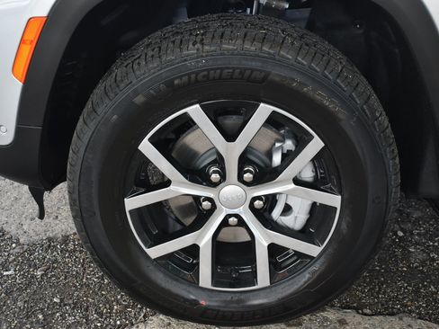 New 2025 Jeep Grand Cherokee Limited w/ Trailer Tow Package image 9