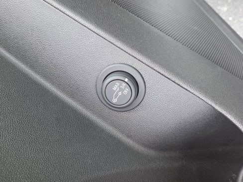 Used 2020 Chevrolet Equinox LT image 23